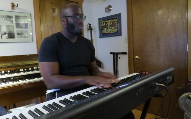 Kingdom Worship keyboard player at bäh-fō! Studio